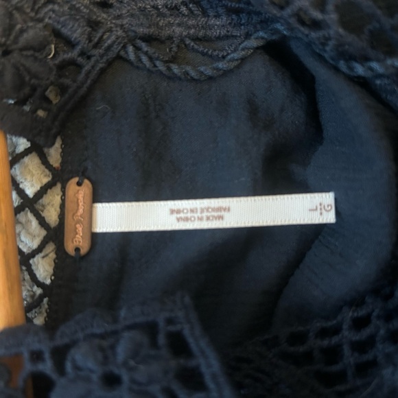 Free People size L cutout blouse in navy size L great used condition - Picture 3 of 16